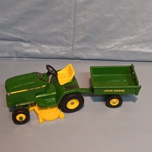 Ertl John Deere Lawn and Garden Tractor with Dump Cart